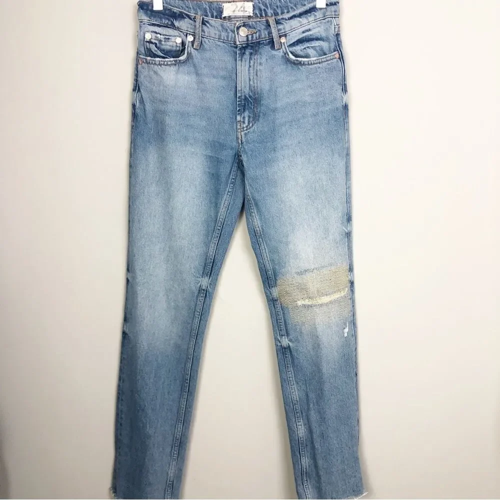 FREE PEOPLE | Distressed Raw Hem “Dirt” Knee Medium Wash Women’s Size 24 (00)